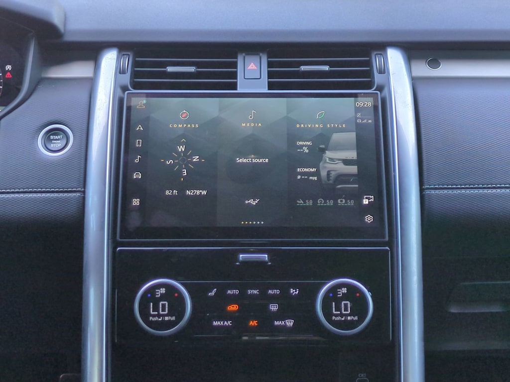 Thumbnail: 2021 Land Rover Discovery - 12