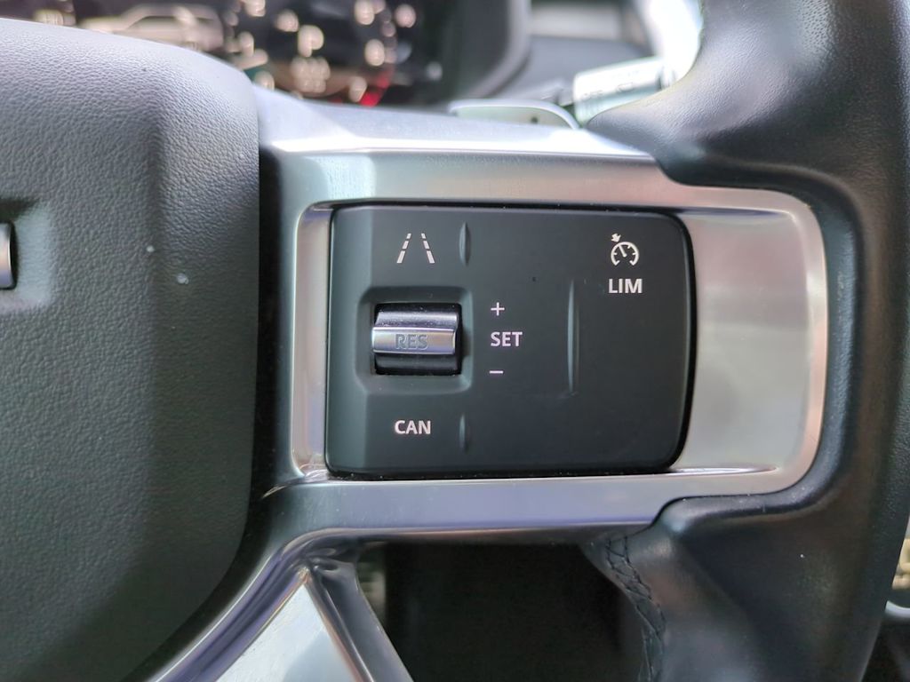 Thumbnail: 2021 Land Rover Discovery - 27