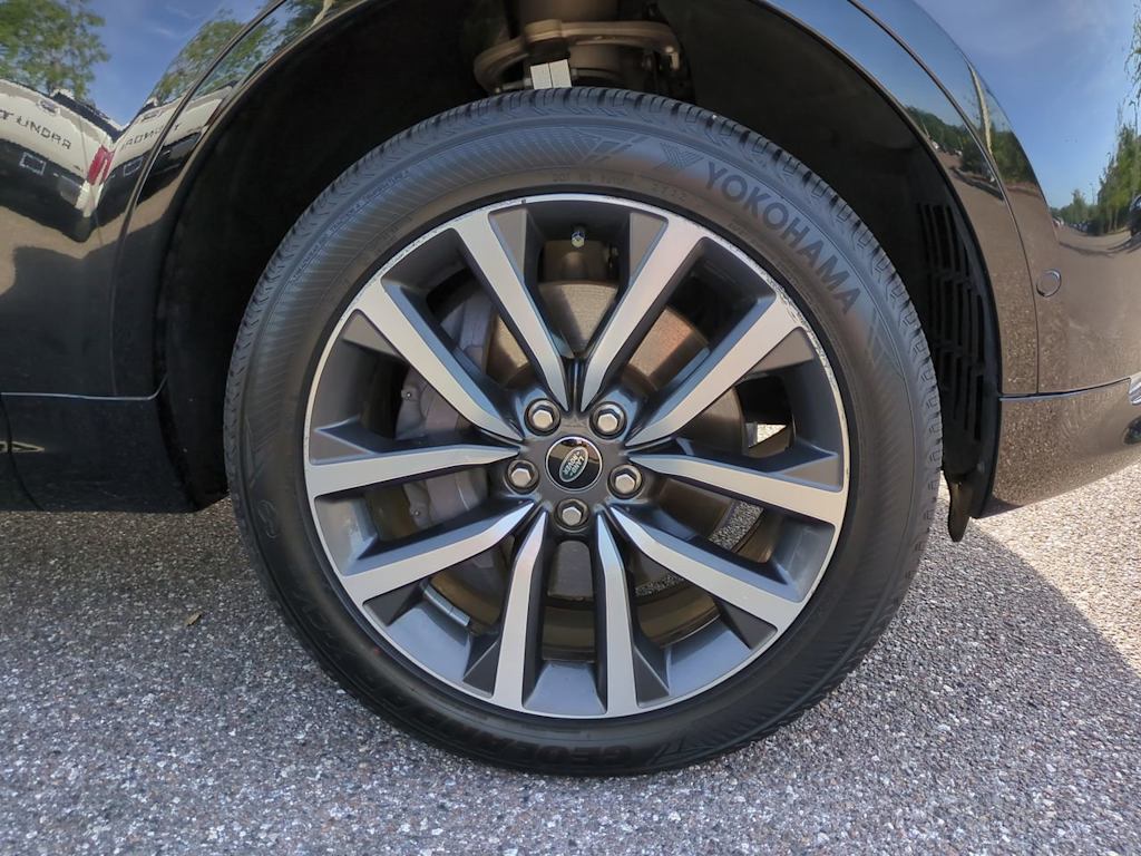 Thumbnail: 2021 Land Rover Discovery - 7
