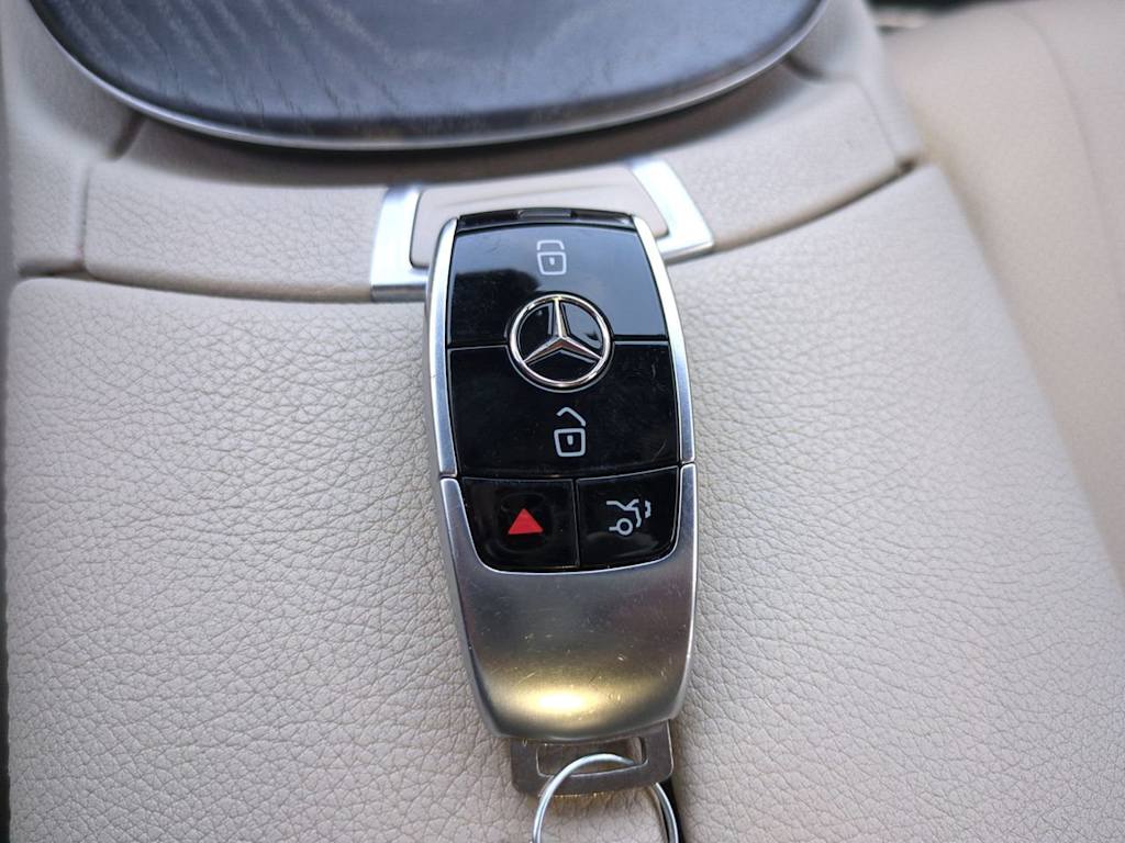 Thumbnail: 2021 Mercedes-Benz E-Class - 16