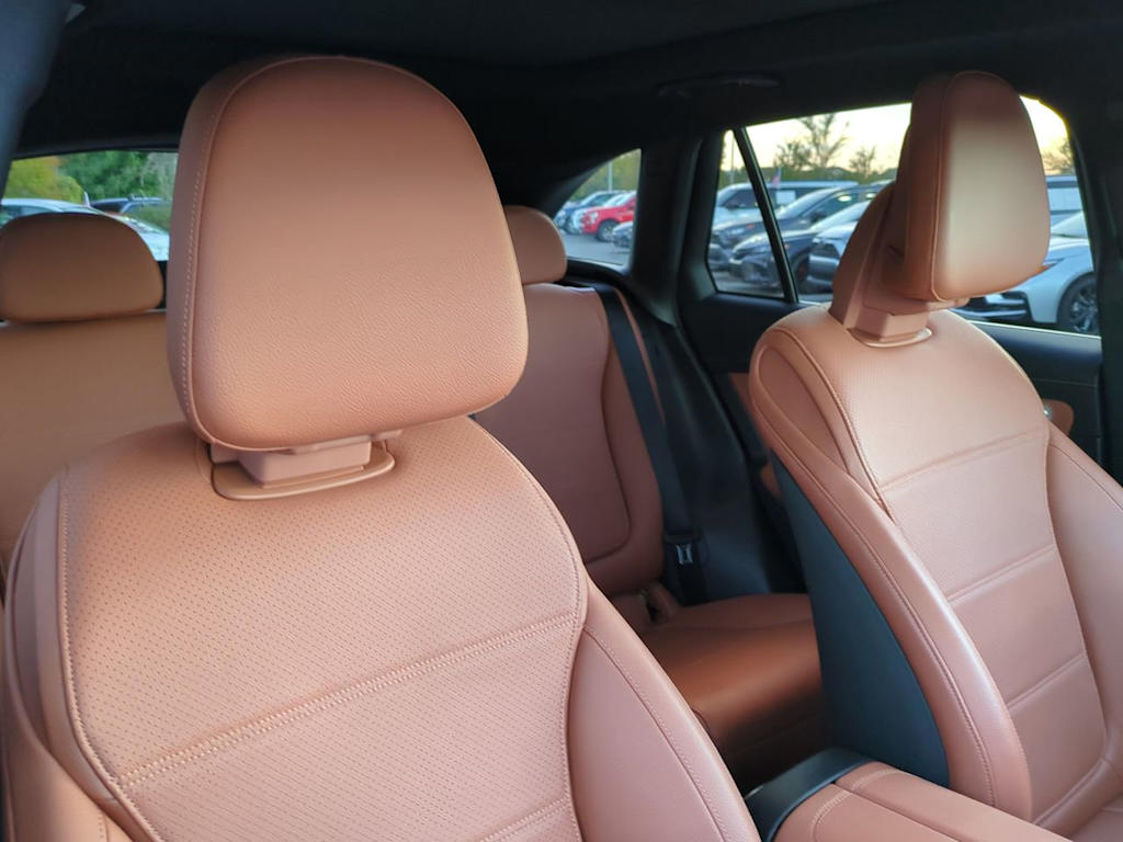 Thumbnail: 2023 Mercedes-Benz GLC - 9