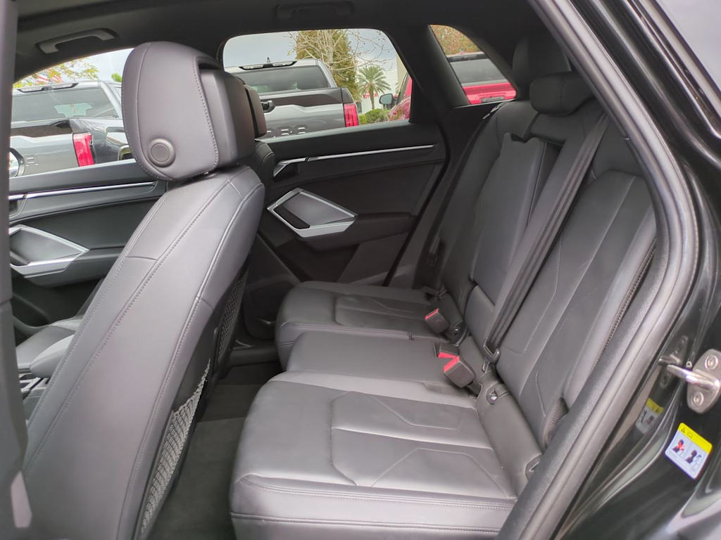 Thumbnail: 2025 Audi Q3 - 11