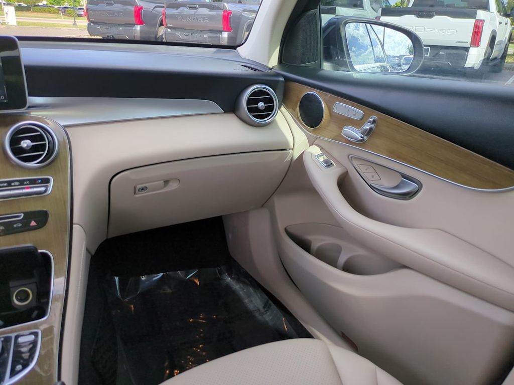 Thumbnail: 2019 Mercedes-Benz GLC - 20