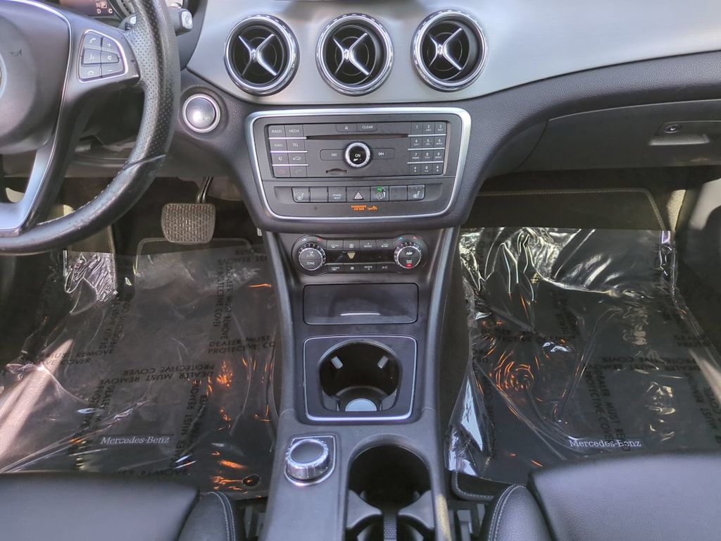 Thumbnail: 2016 Mercedes-Benz GLA - 20