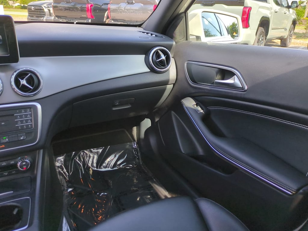 Thumbnail: 2016 Mercedes-Benz GLA - 19