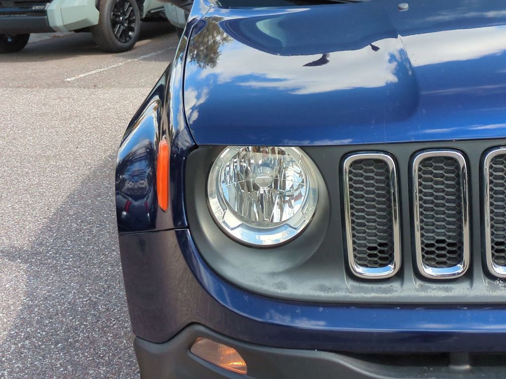 Thumbnail: 2018 Jeep Renegade - 19