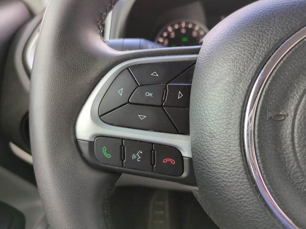 Thumbnail: 2018 Jeep Renegade - 23