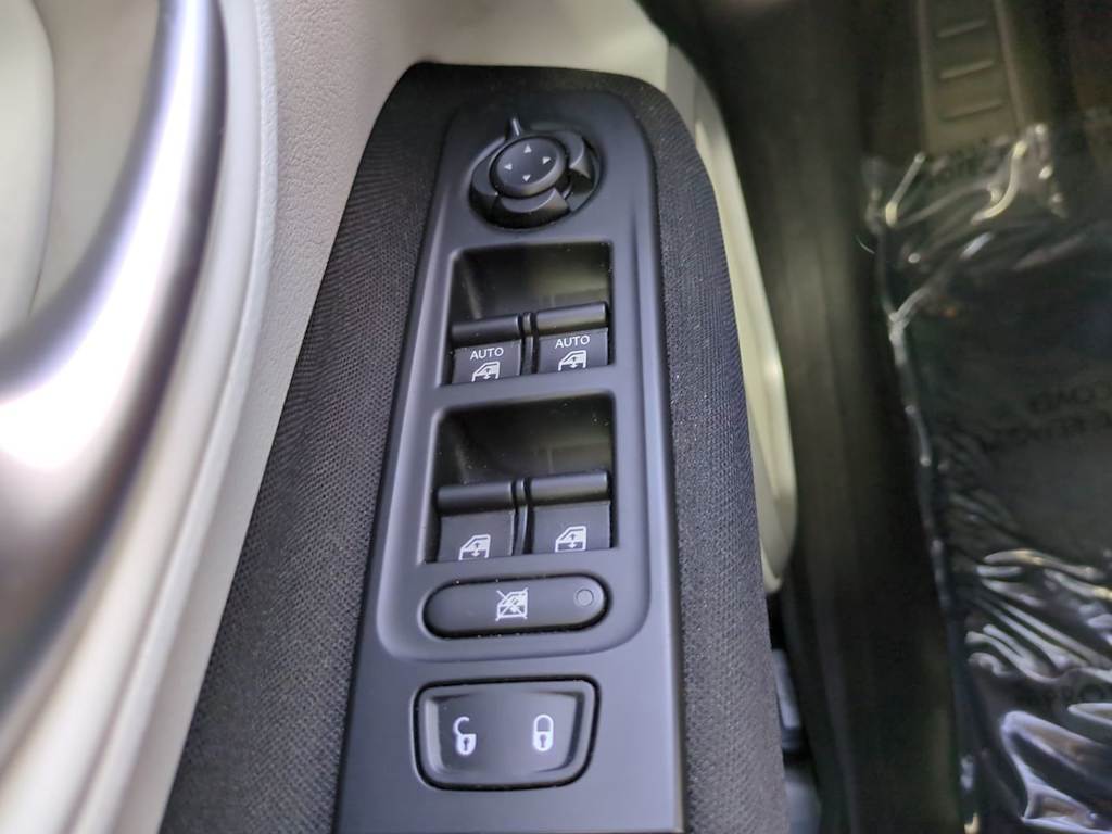 Thumbnail: 2018 Jeep Renegade - 22