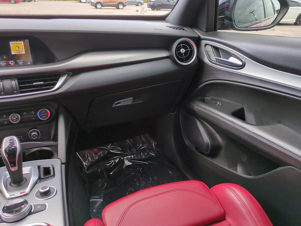 Thumbnail: 2022 Alfa Romeo Stelvio - 12