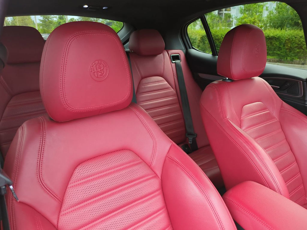 Thumbnail: 2022 Alfa Romeo Stelvio - 9