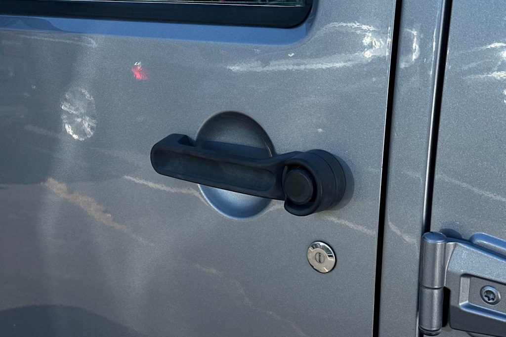 Thumbnail: 2015 Jeep Wrangler - 20