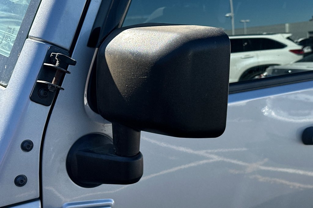 Thumbnail: 2015 Jeep Wrangler - 21