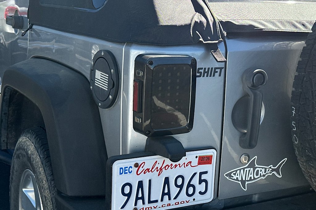 Thumbnail: 2015 Jeep Wrangler - 17