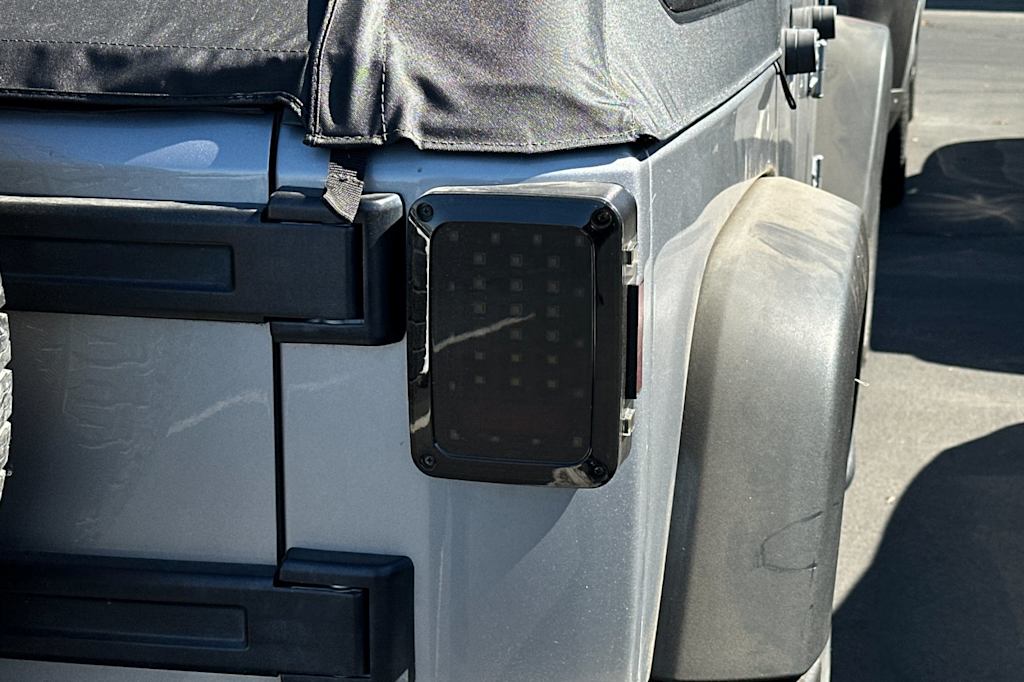 Thumbnail: 2015 Jeep Wrangler - 7