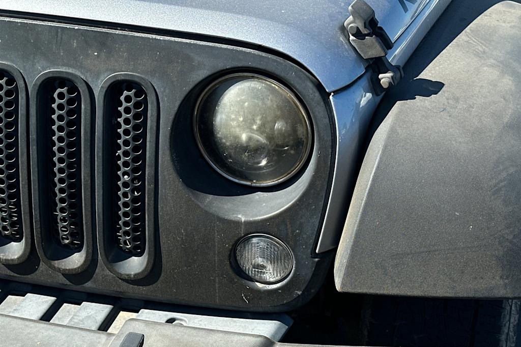 Thumbnail: 2015 Jeep Wrangler - 15