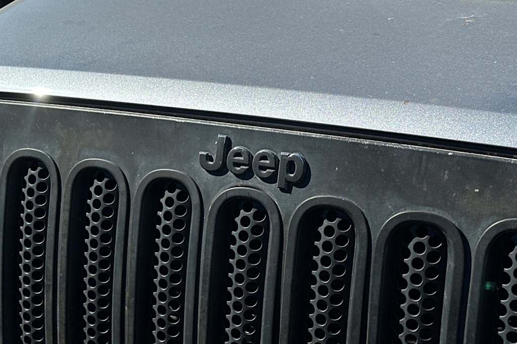 Thumbnail: 2015 Jeep Wrangler - 14