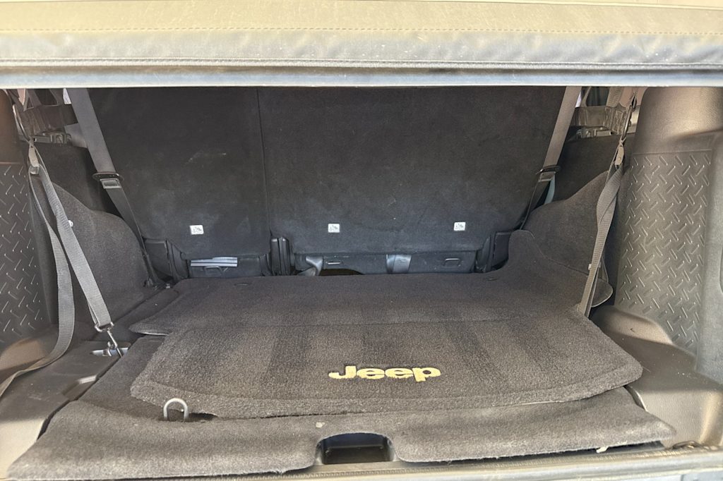 Thumbnail: 2015 Jeep Wrangler - 16