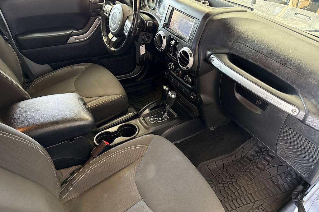 Thumbnail: 2015 Jeep Wrangler - 12