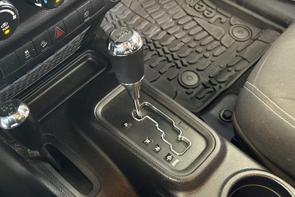 Thumbnail: 2015 Jeep Wrangler - 26