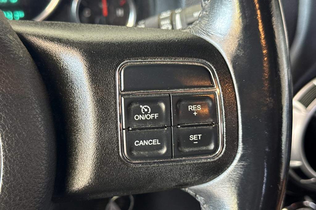 Thumbnail: 2015 Jeep Wrangler - 29
