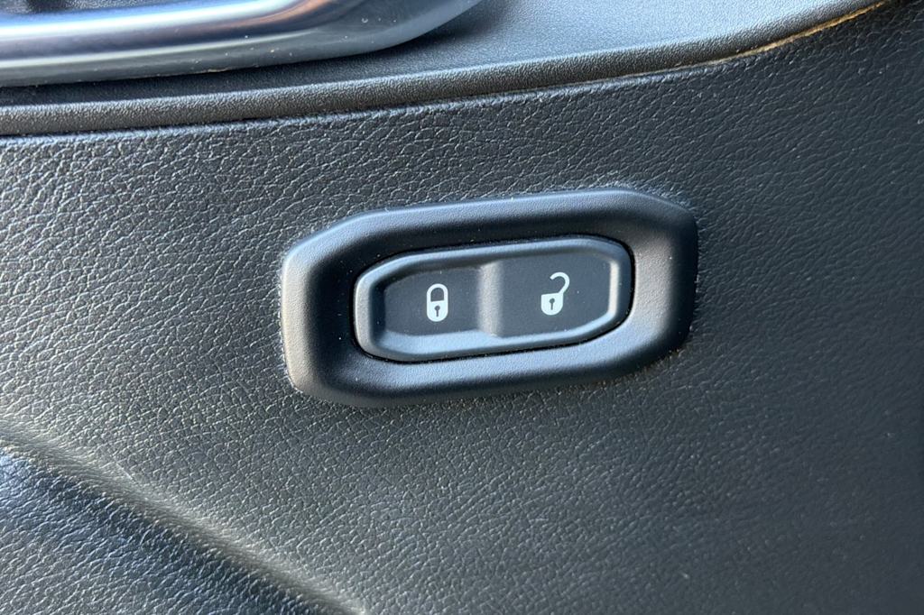Thumbnail: 2023 Jeep Wrangler - 23
