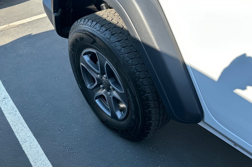 Thumbnail: 2018 Jeep Wrangler - 14