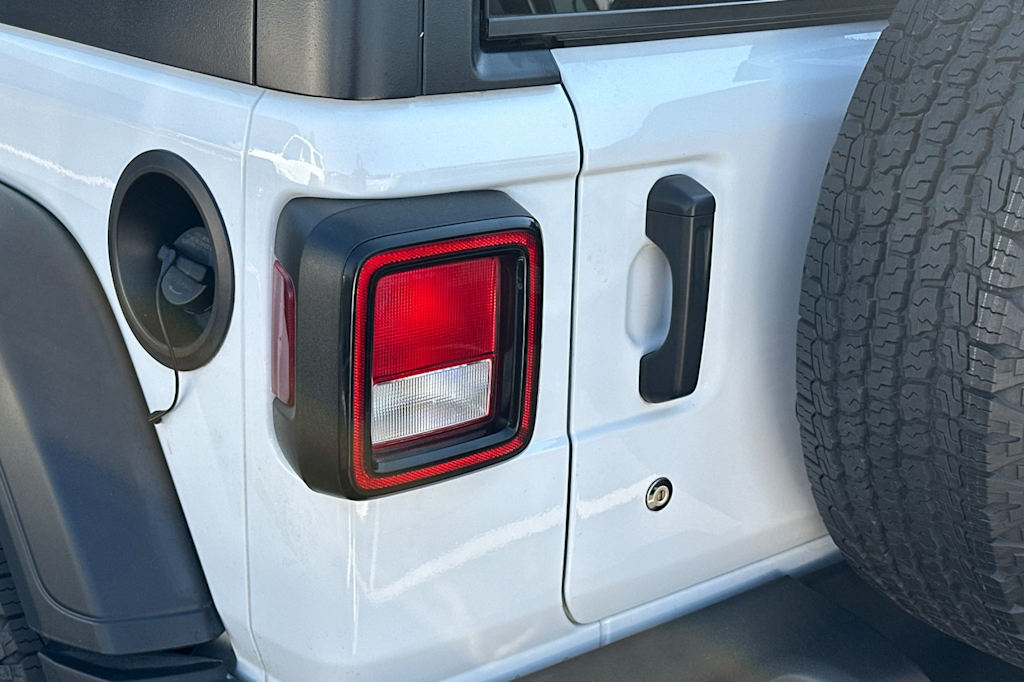Thumbnail: 2018 Jeep Wrangler - 15