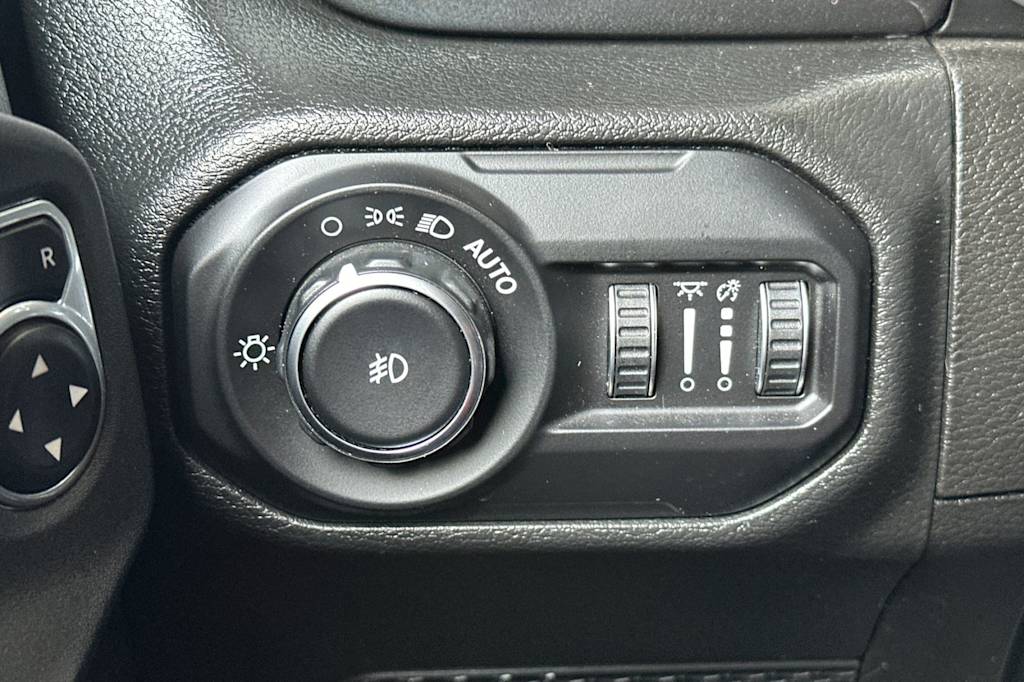 Thumbnail: 2022 Jeep Wrangler - 33