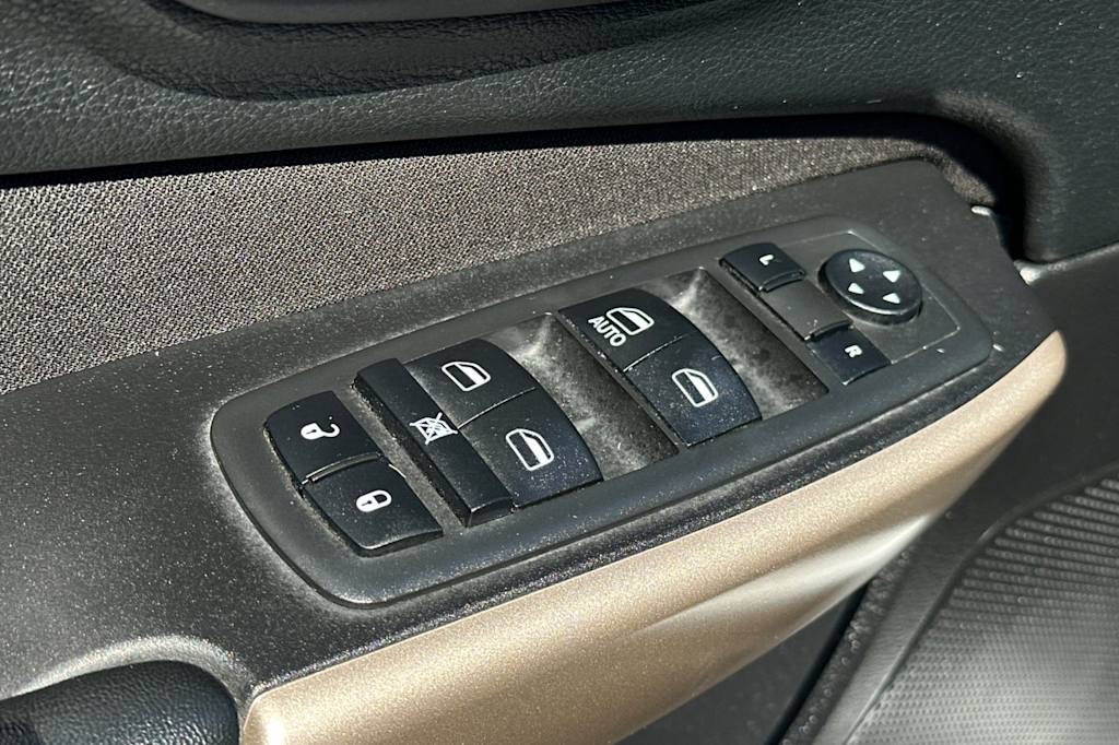 Thumbnail: 2018 Jeep Cherokee - 23