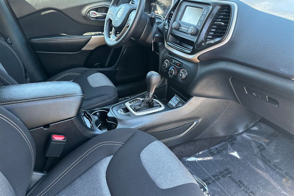 Thumbnail: 2018 Jeep Cherokee - 13
