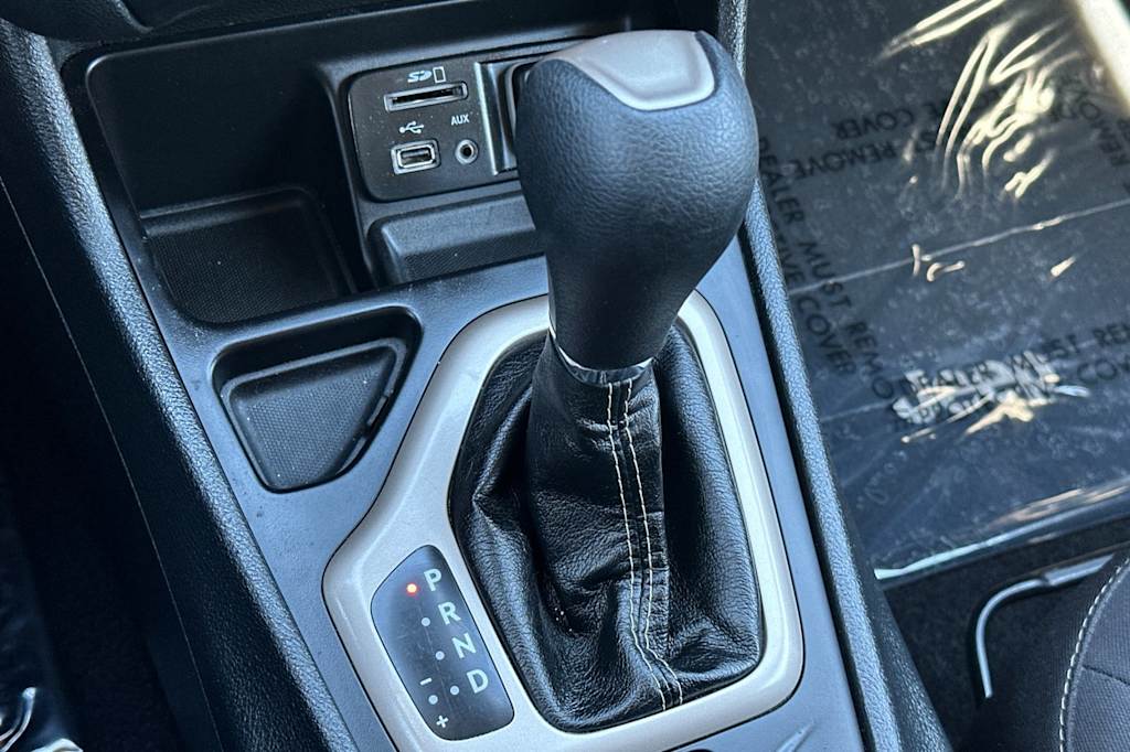 Thumbnail: 2018 Jeep Cherokee - 15