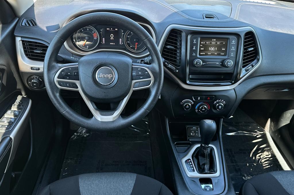 Thumbnail: 2018 Jeep Cherokee - 12