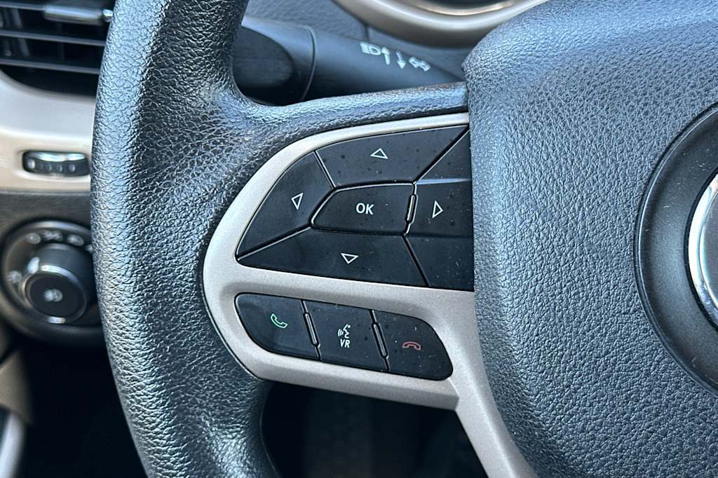 Thumbnail: 2018 Jeep Cherokee - 29