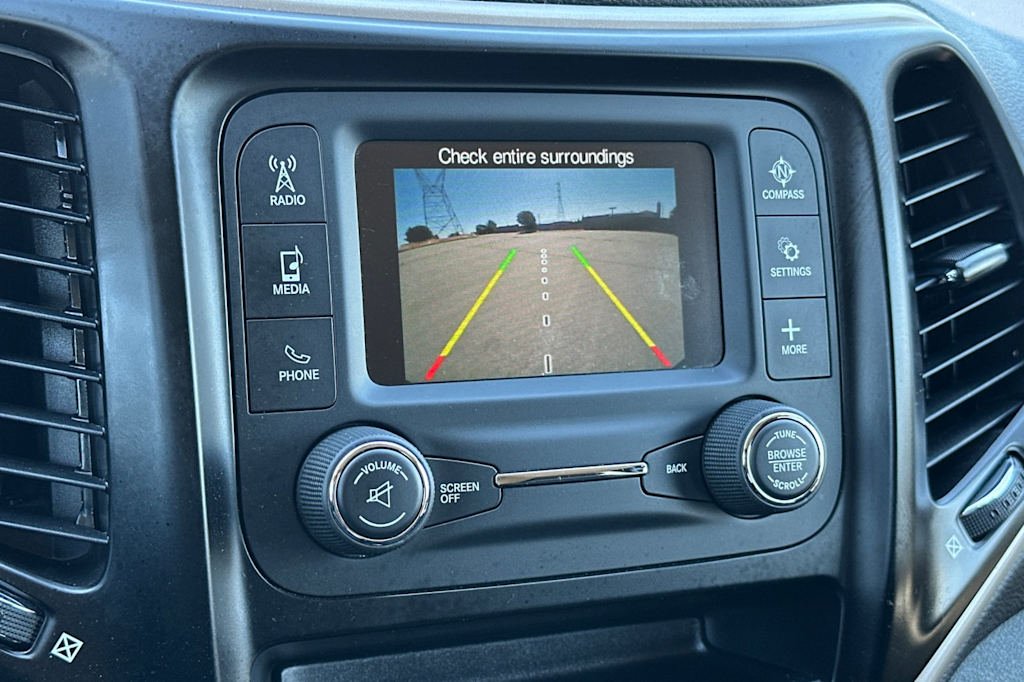 Thumbnail: 2018 Jeep Cherokee - 26
