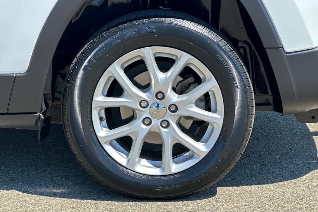Thumbnail: 2018 Jeep Cherokee - 8