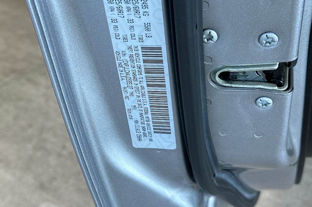 Thumbnail: 2018 Jeep Cherokee - 18