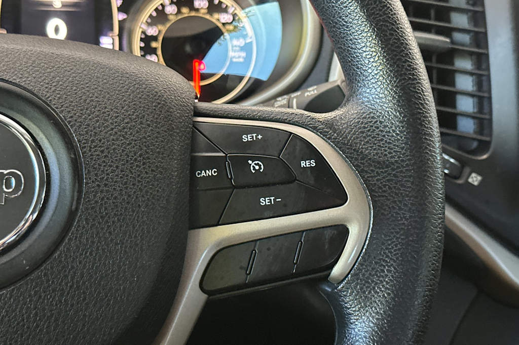 Thumbnail: 2018 Jeep Cherokee - 30