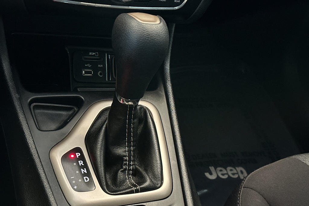 Thumbnail: 2018 Jeep Cherokee - 15