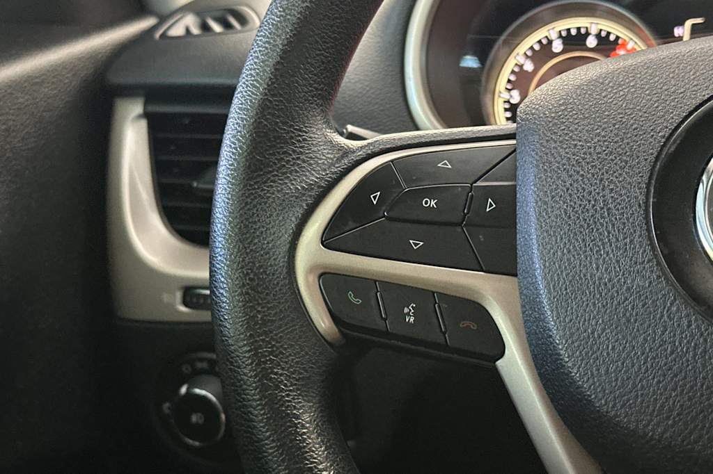 Thumbnail: 2018 Jeep Cherokee - 29