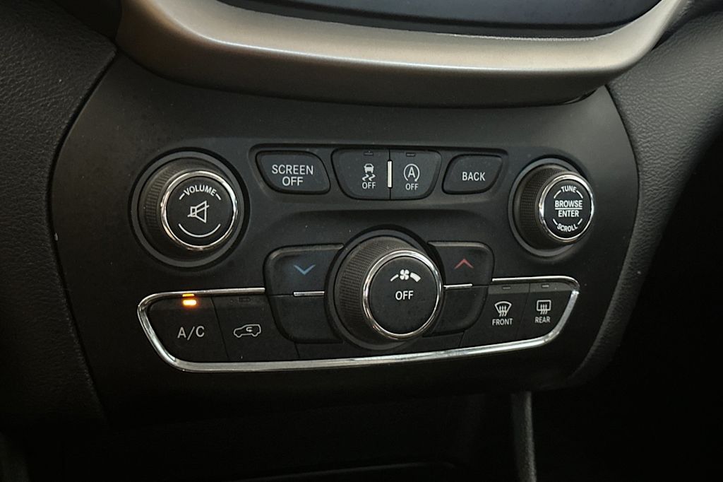 Thumbnail: 2018 Jeep Cherokee - 27