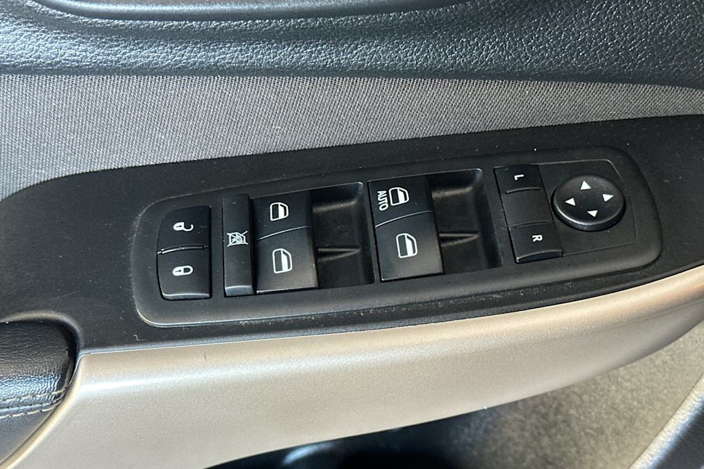 Thumbnail: 2018 Jeep Cherokee - 23