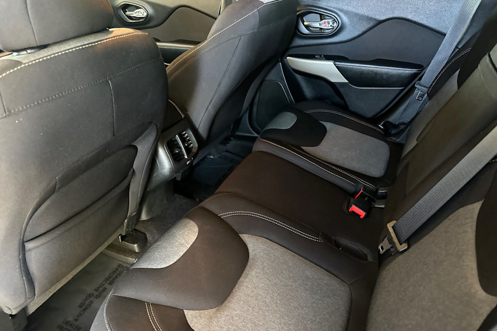 Thumbnail: 2018 Jeep Cherokee - 11