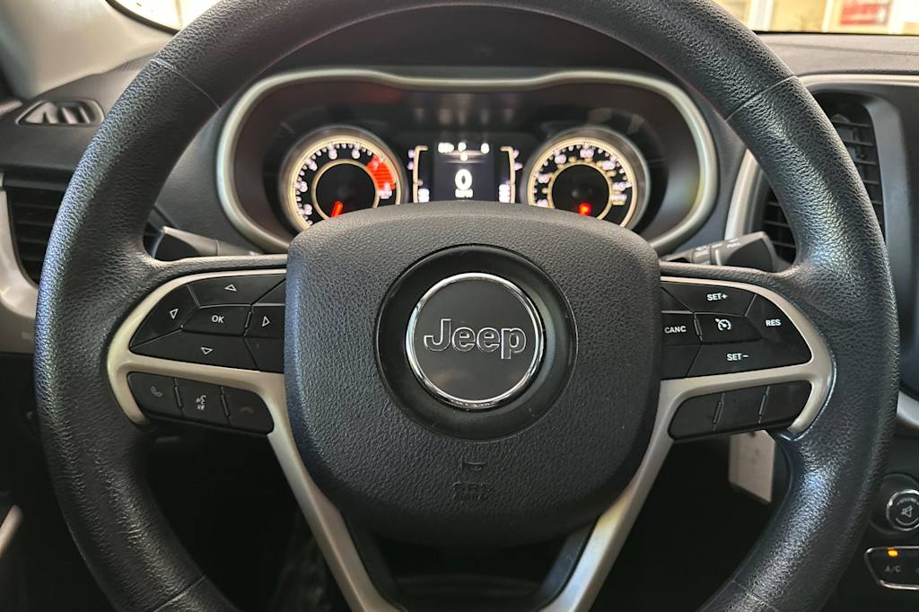 Thumbnail: 2018 Jeep Cherokee - 28