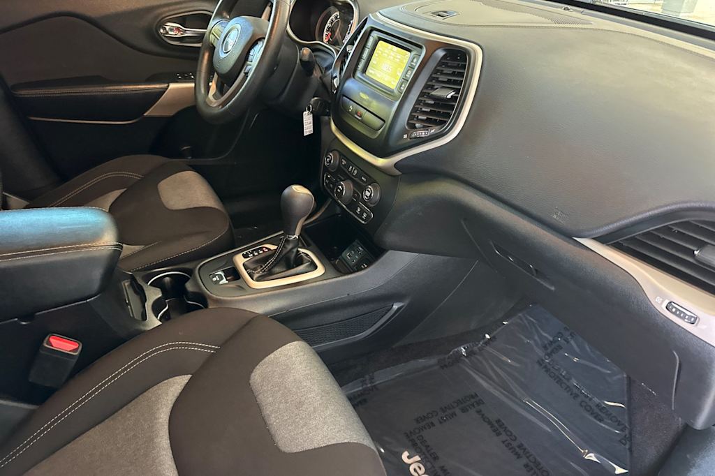 Thumbnail: 2018 Jeep Cherokee - 13