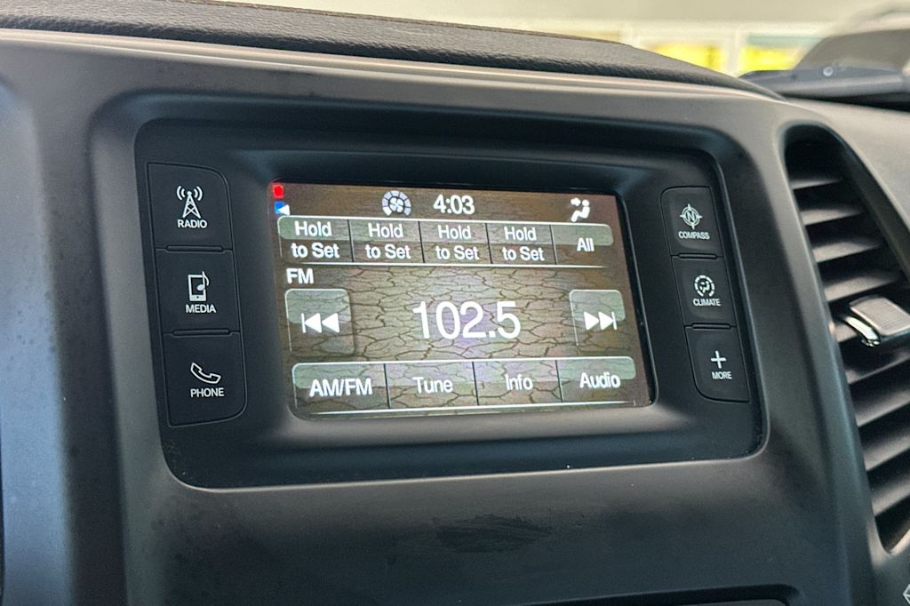 Thumbnail: 2018 Jeep Cherokee - 14