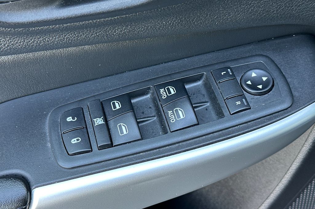 Thumbnail: 2018 Jeep Cherokee - 22