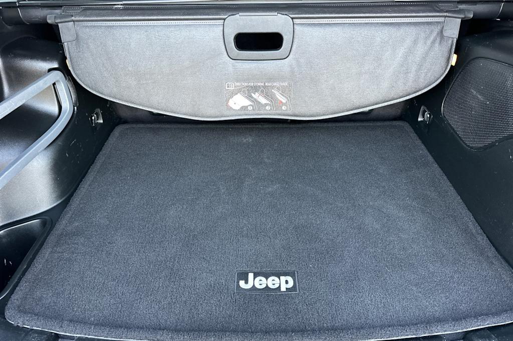 Thumbnail: 2018 Jeep Cherokee - 16
