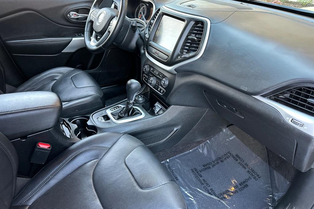 Thumbnail: 2018 Jeep Cherokee - 12