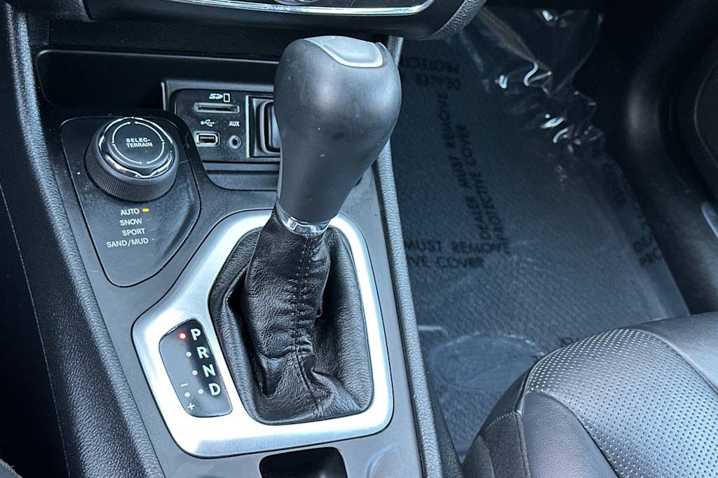 Thumbnail: 2018 Jeep Cherokee - 14