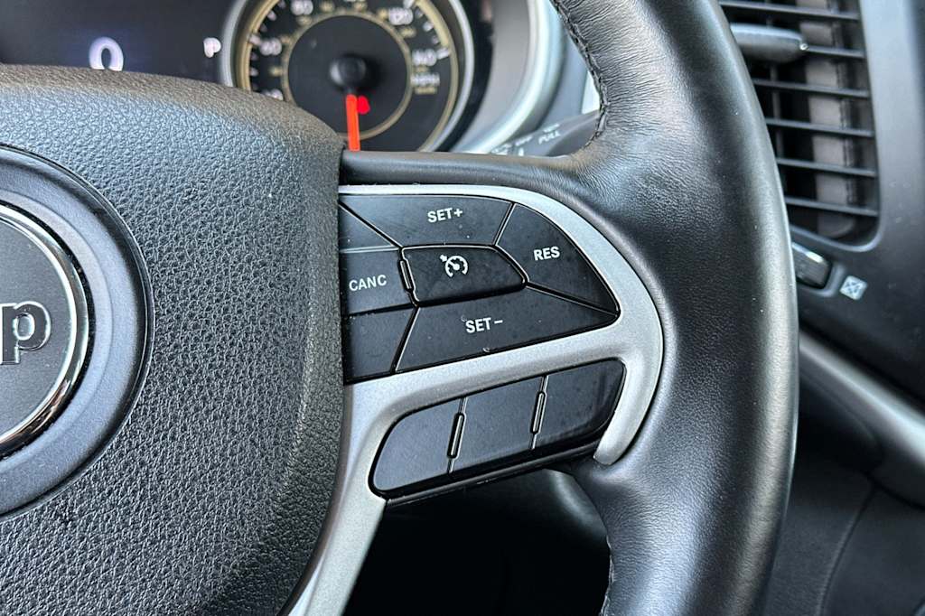 Thumbnail: 2018 Jeep Cherokee - 32